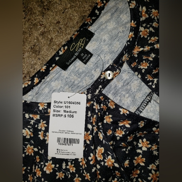 Floral Key Hole Shift Dress - Picture 3 of 4